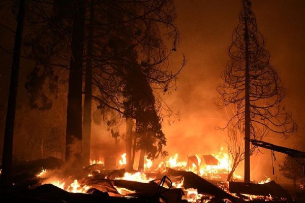 ABD'deki yangınlar ve fırtına endişe kaynağı olmayı sürdürüyor