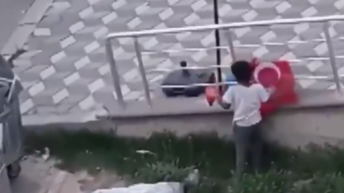 Suriyeli çocukların Türk bayrağı hassasiyeti