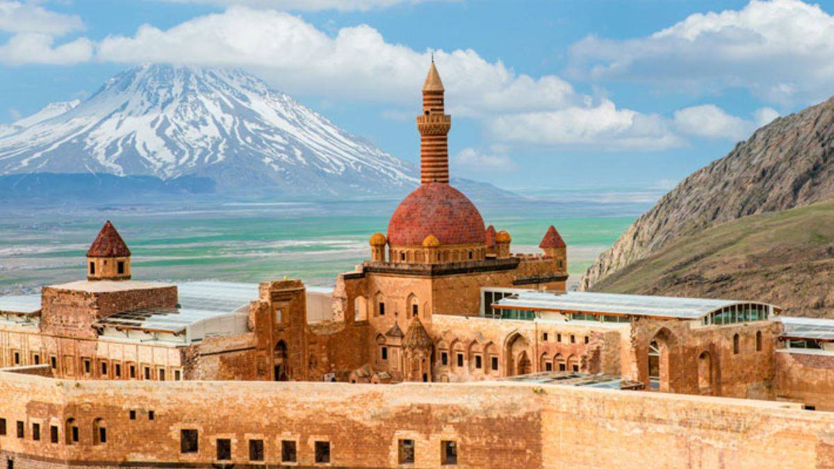 İshak Paşa Sarayı nerede? İshak Paşa Sarayı hangi ilde? İshak Paşa Sarayı tarihçesi