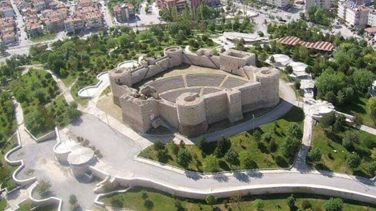 Karaman Ezan Ne Zaman Okunacak?  Güncel Karaman Ezan Vakitleri