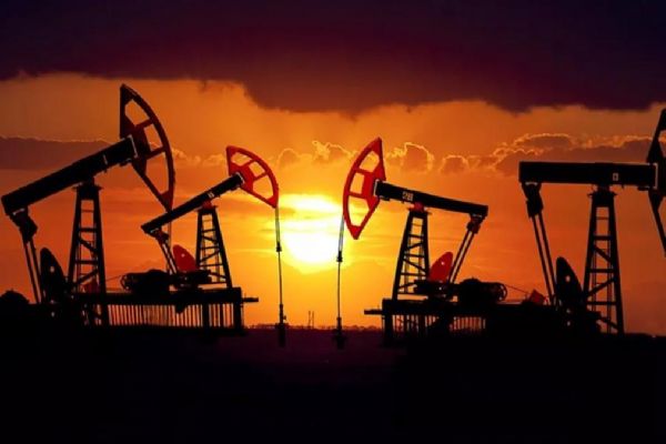 Ülke şokta durduramıyorlar! Günde 400 bin varil petrolleri çalınıyor