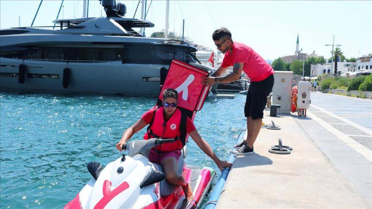 Yemeksepeti, Marmaris koylarında jet ski ile teslimata başladı