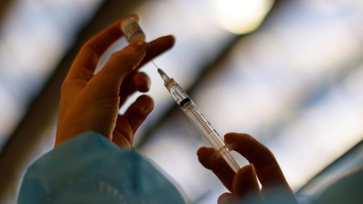 AB İlaç Kurumu, Pfizer/BioNTech'in varyantlara uyumlu aşısını inceliyor