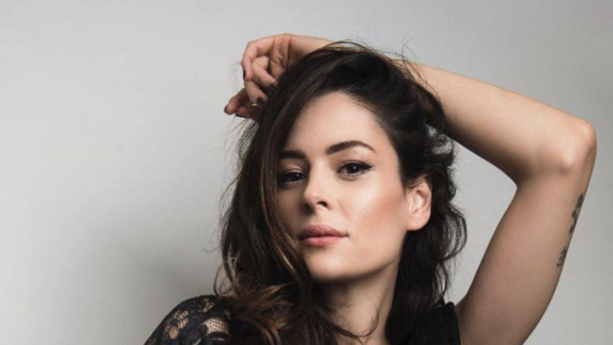 Yıldız Çağrı Atiksoy Kimdir, Nerelidir? Yıldız Çağrı Atiksoy 'un Yer Aldığı Dizi ve Filmler Neler?