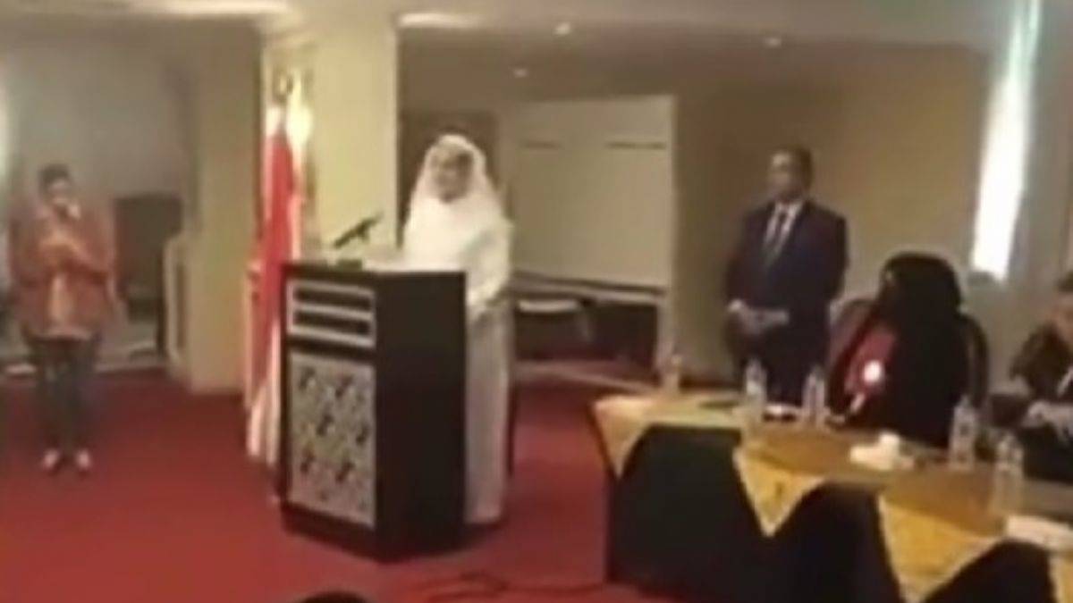 Suudi Büyükelçi kürsüde iken öldü