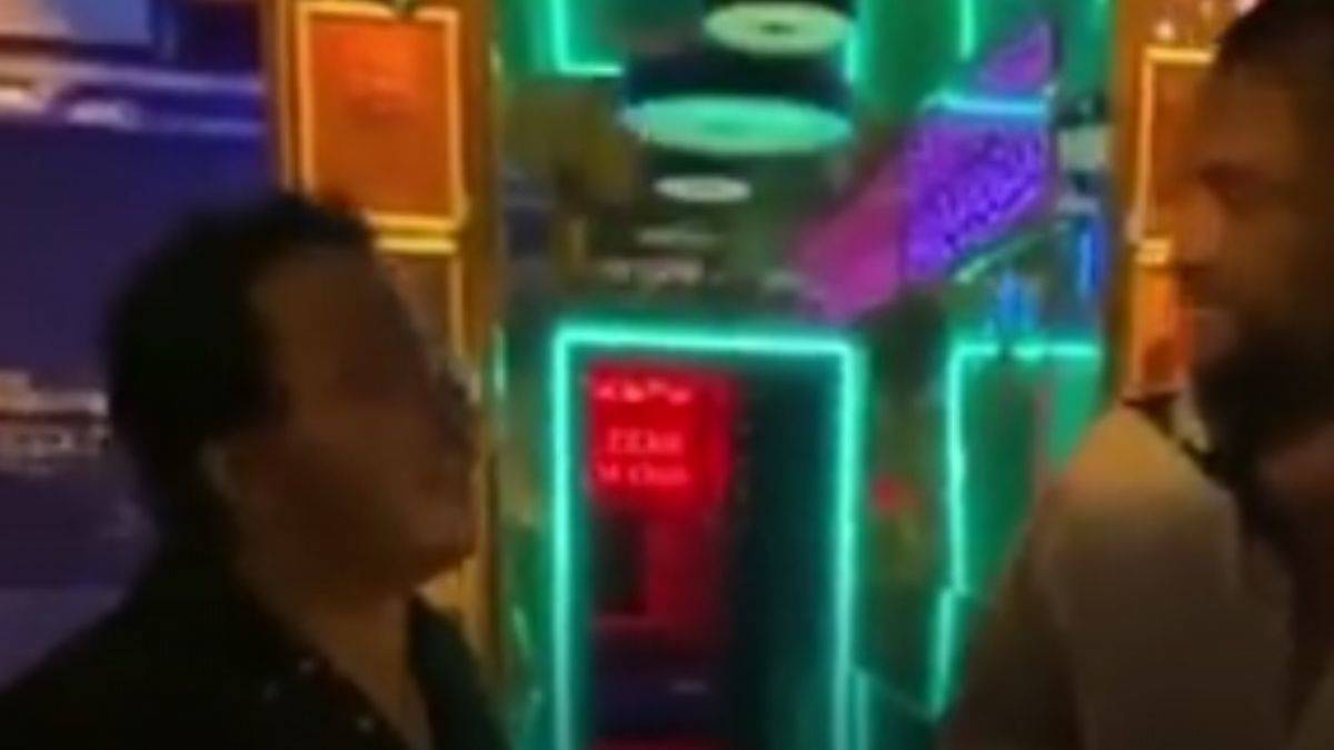 Oytun Erbaş pavyonda görüntülendi