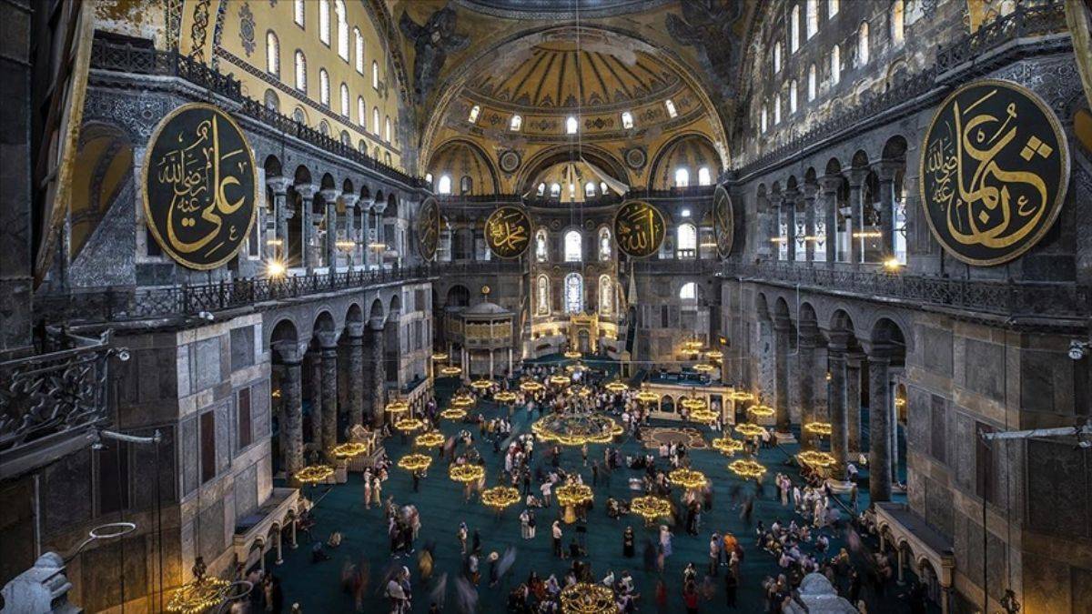 ‘Ayasofya Camii diskotek olsun’ teklifi!
