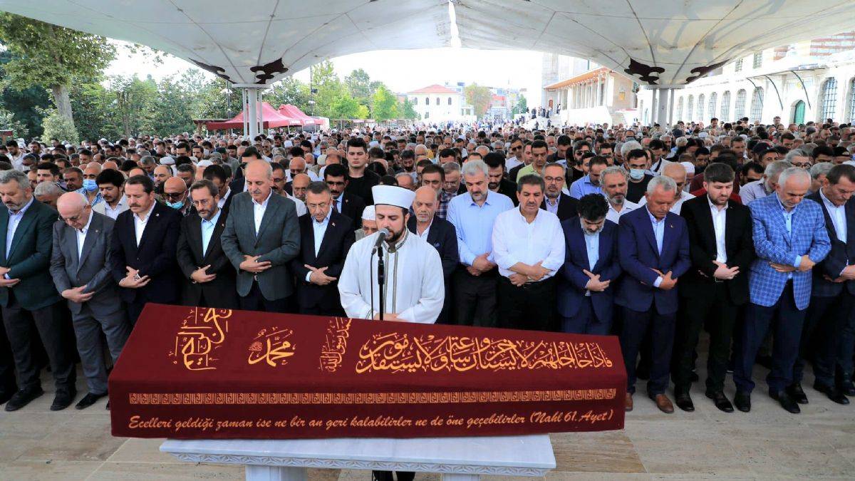 Mustafa Karahasanoğlu son yolculuğuna uğurlandı