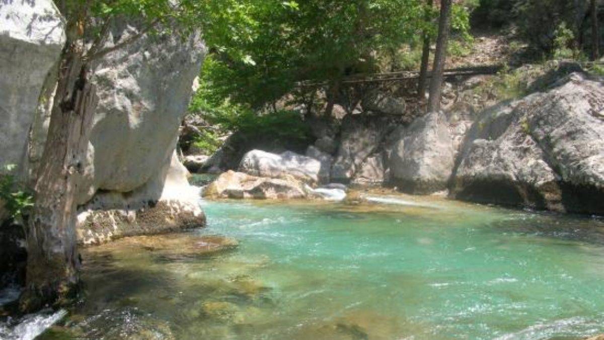 Isparta'da doğa yürüyüşüne çıkanlardan 1'i öldü, 3'ü kurtarılmayı bekliyor