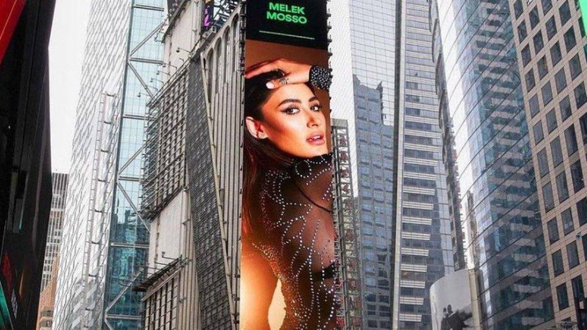 Melek Mosso New York Times Meydanı’nda