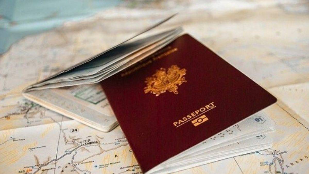 Olmayan ülkenin pasaportunu sattılar