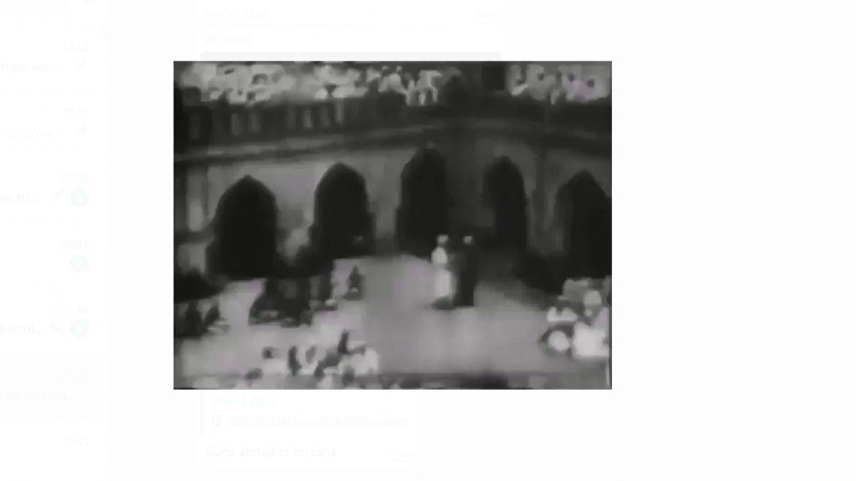 70 yıl öncesinin köle pazarı… Köleyi inceleyip parasını verdikten sonra yeni sahibi oluyor!