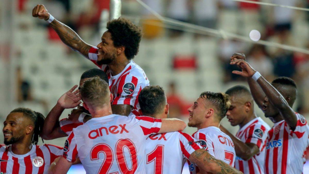 Tam 7 gollü maç! Antalyaspor, Trabzonspor'u farklı devirdi