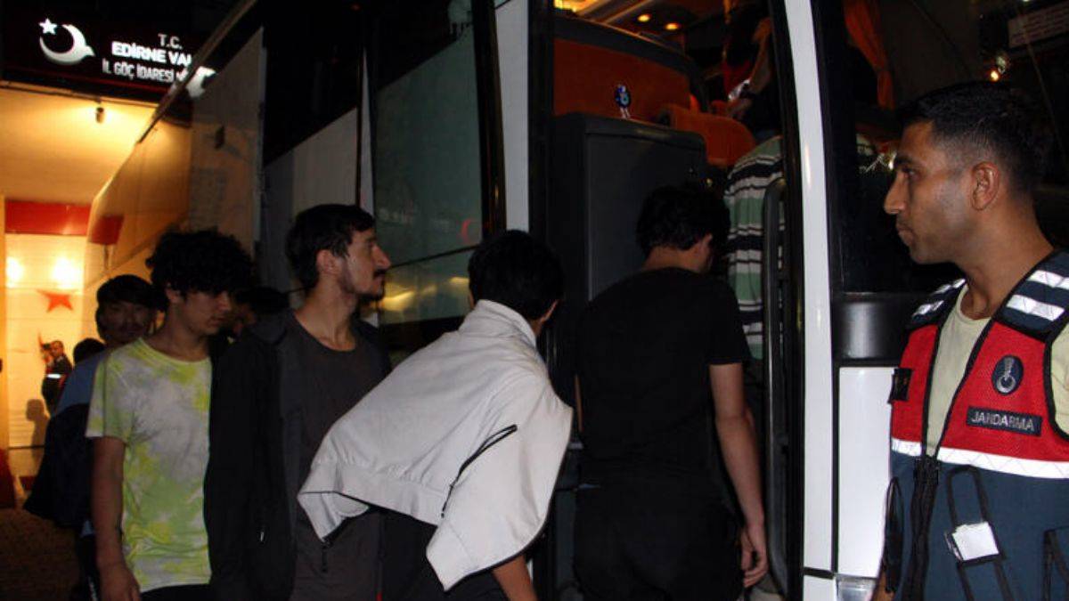 227 Afgan göçmen sınır dışı