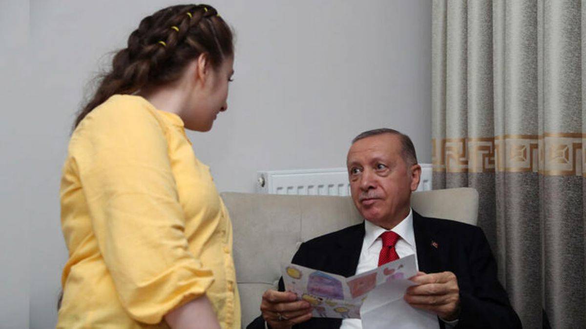 Ecemsu'nun Erdoğan'a hediye ettiği şiirin hikayesi