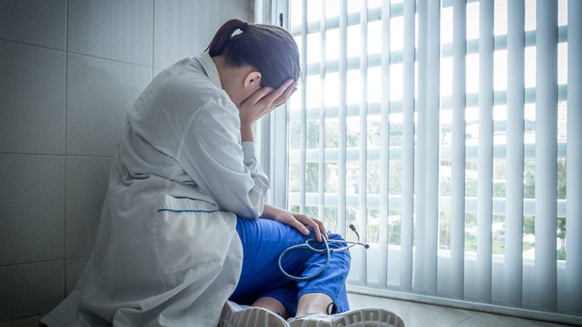 10 bin doktor görevden ayrıldı! Önemli bölümü uzman hekim