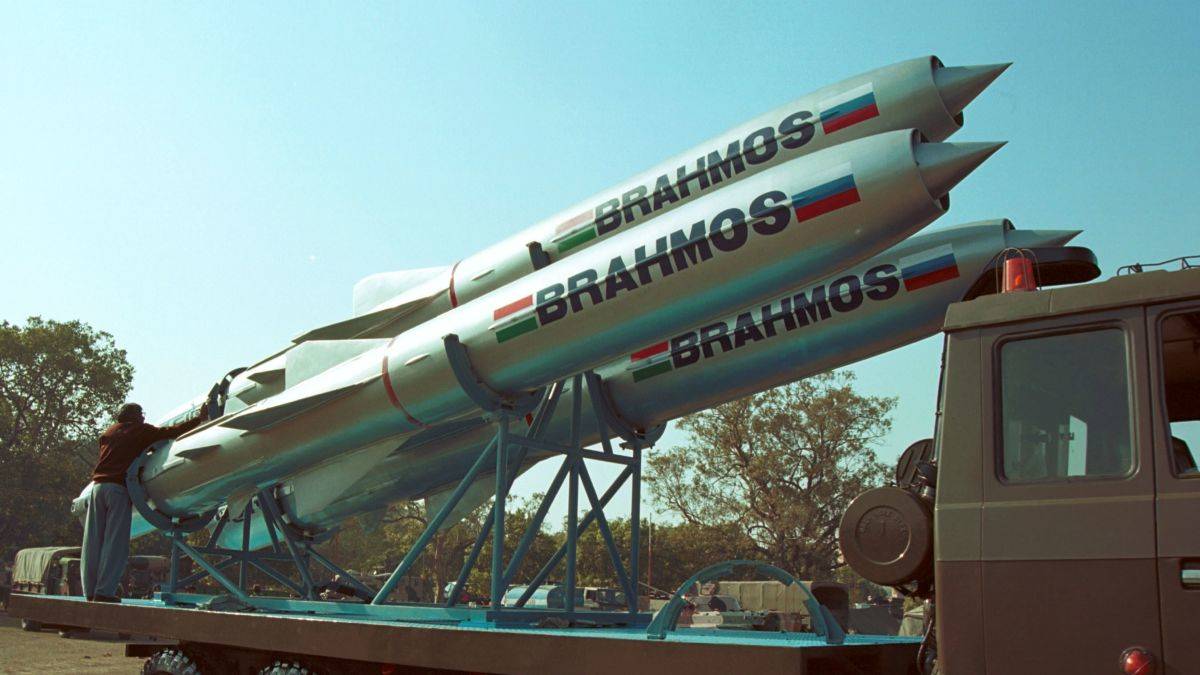 Hindistan'dan Pakistan'a yanlışlıkla füze atıldı; 3 yetkili görevden alındı