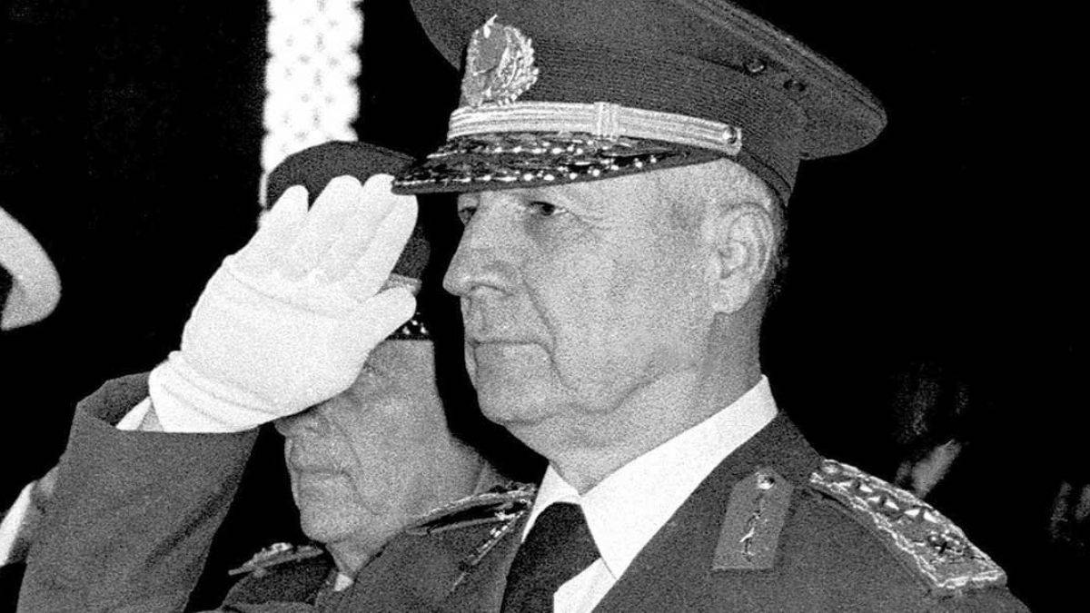 Kenan Evren Kimdir?  Kenan Evren Siyasi Hayatı