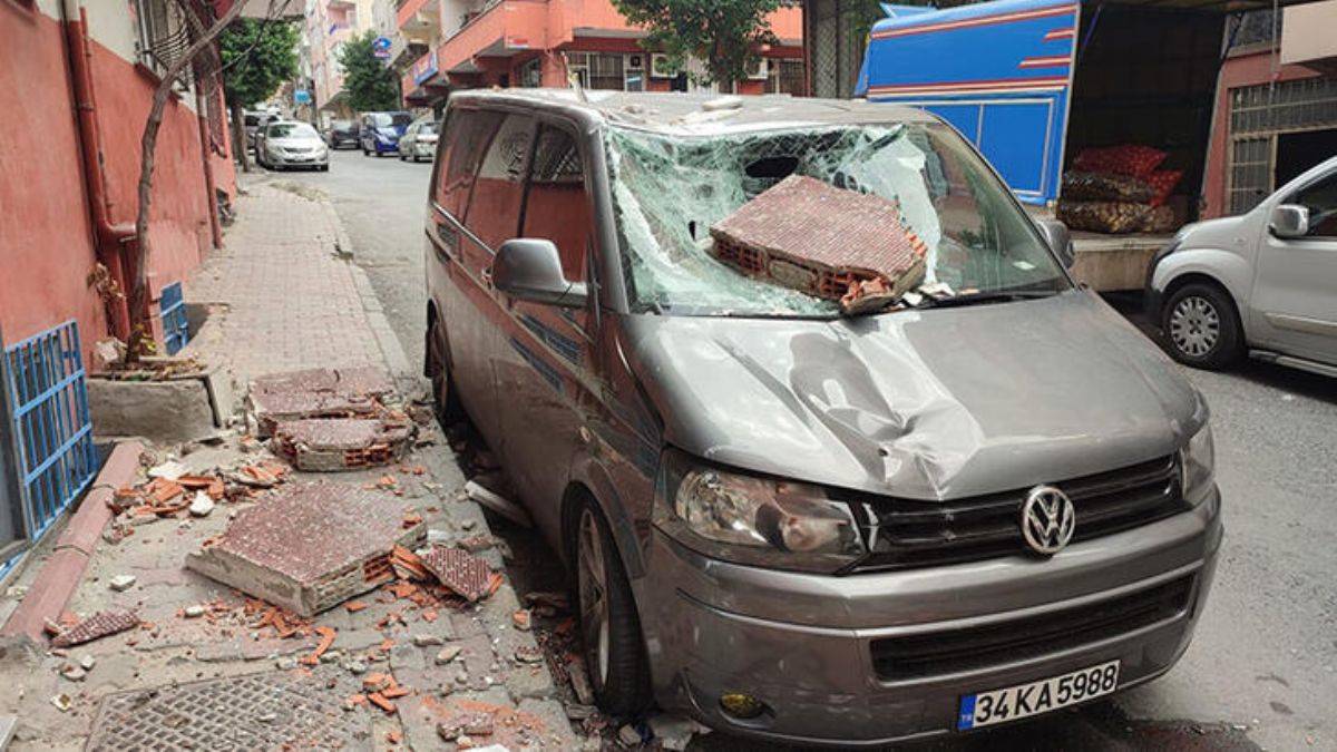 Yeni sahibini beklerken üstüne balkon duvarı düştü
