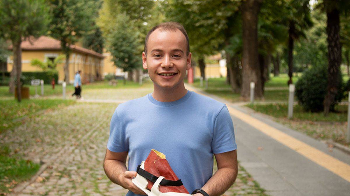 Orman yangınları için gönüllülere ısıya dayanıklı ayakkabı tasarladı