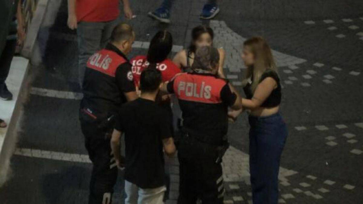 Kadınların kıskançlık kavgasında polislerin zor anları