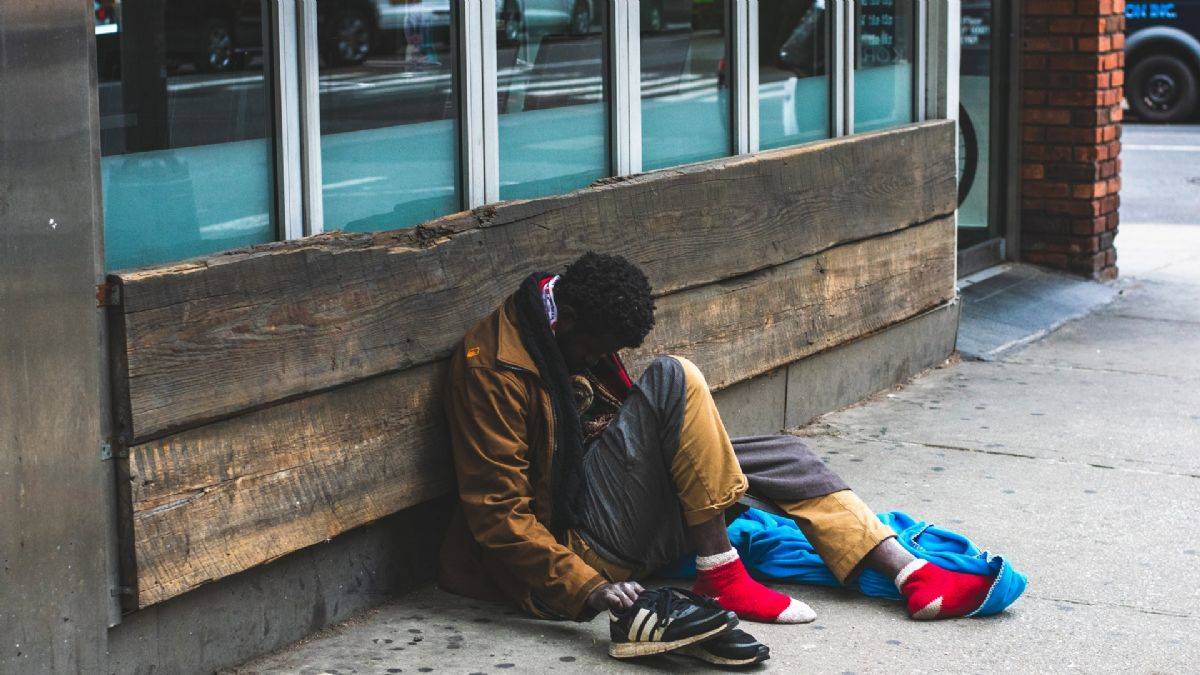 ‘Evsiz’ yerine ‘dışarda yaşayan insan’ denilecek