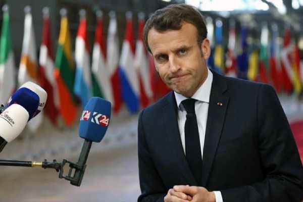 Macron'a Cezayir'de soğuk duş! Apar topar aracına bindirildi