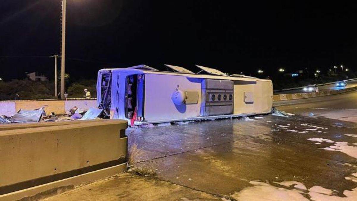 Hatay'da yolcu otobüsü devrildi: 40 yaralı