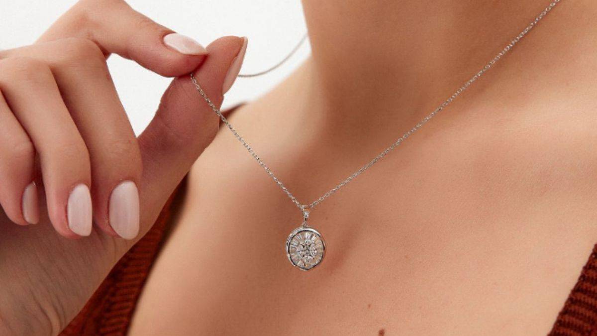 Aşkınızı Anlatmanıza Yardımcı Olacak En İyi Kolye Modelleri