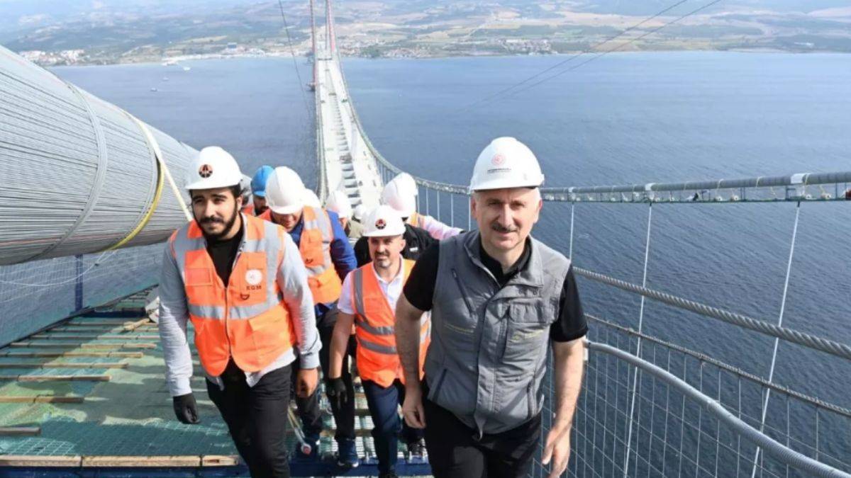 Adil Karaismailoğlu: Günübirlik tartışmalar yerine, mega projelere odaklandık