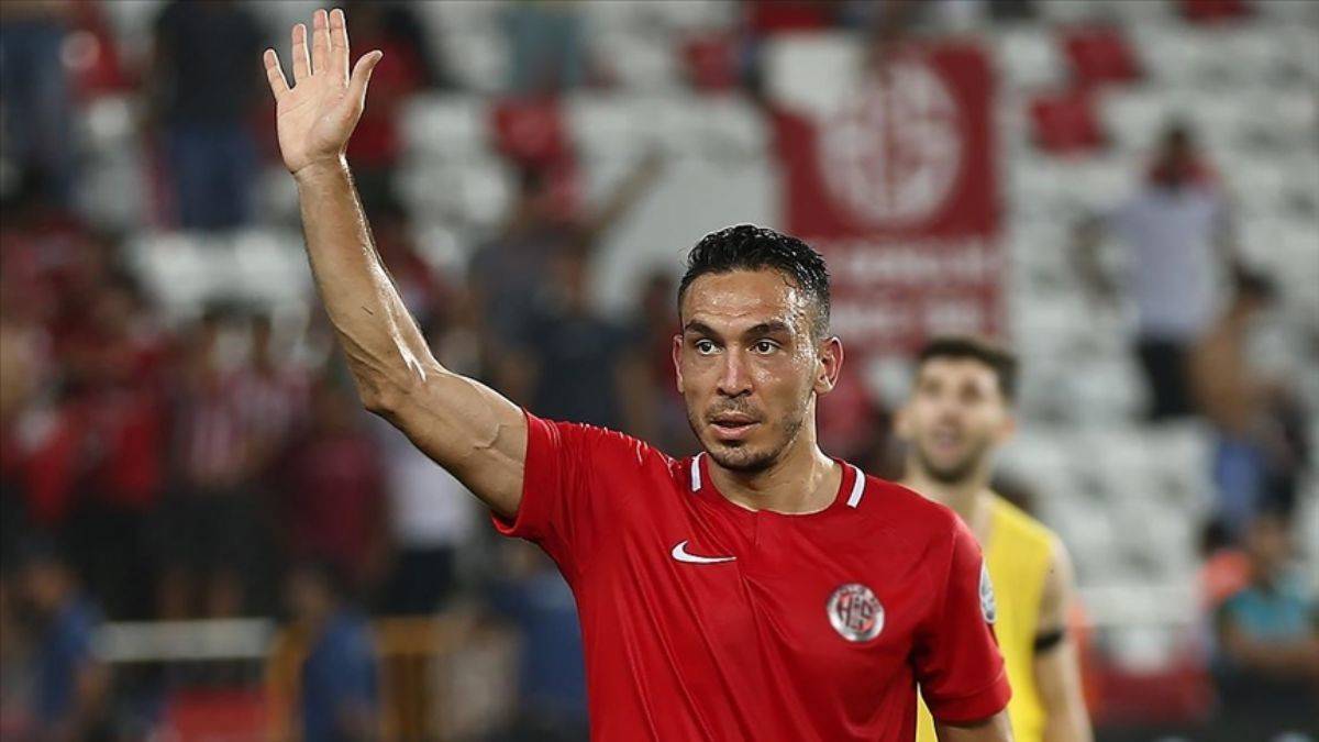 Mevlüt Erdinç futbolu bıraktı