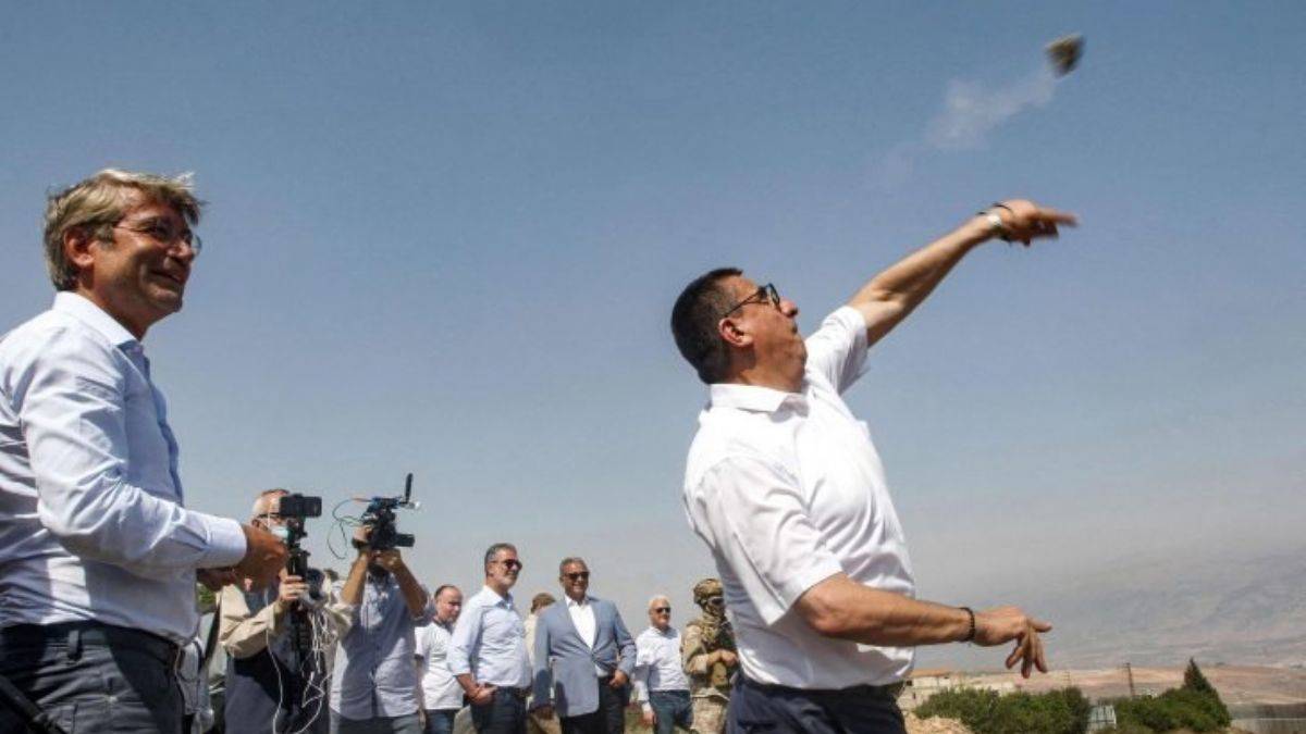 Lübnanlı Bakanlar İsrail’e taş attı