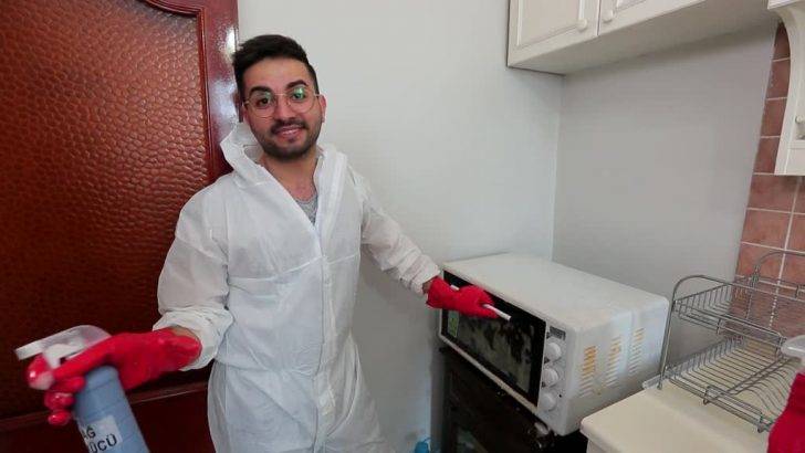 Kadir Ezildi Kimdir, Nerelidir?