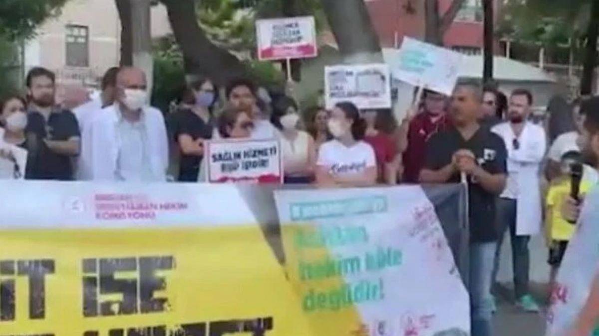 Asistan doktorlar eylemde: 15 Eylül'e kadar düzelmezse iş bırakacağız