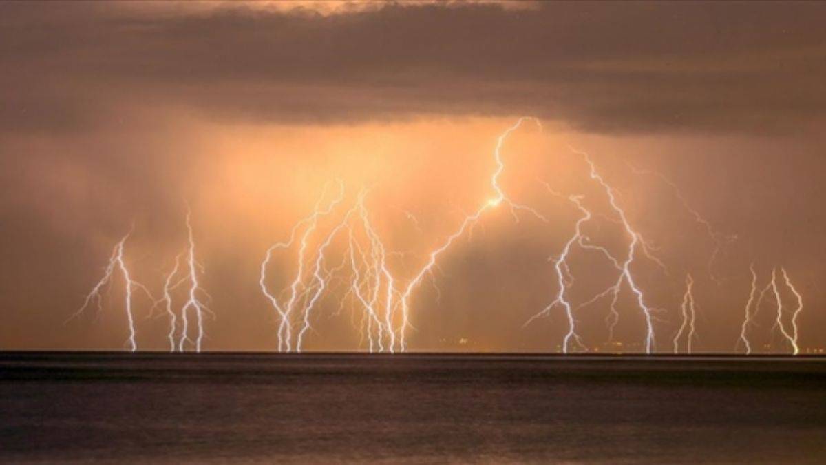 Hindistan'da yıldırım faciası: 17 kişi öldü