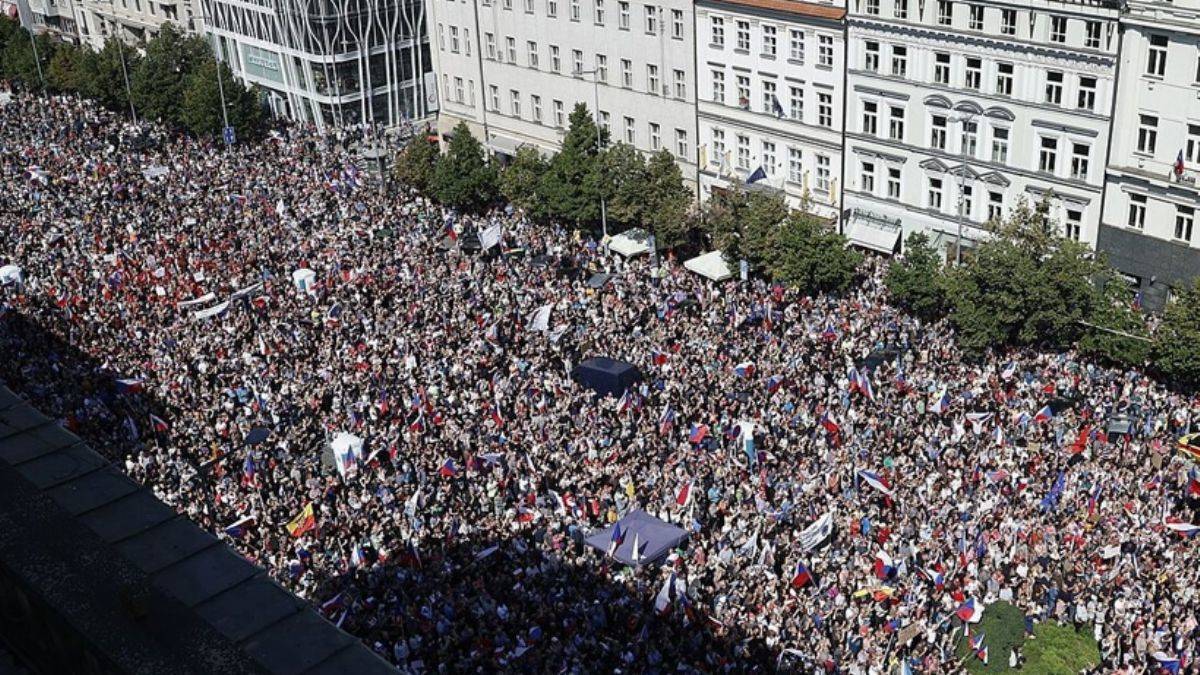 Rusya gazı kesti, on binlerce kişi sokağa indi!