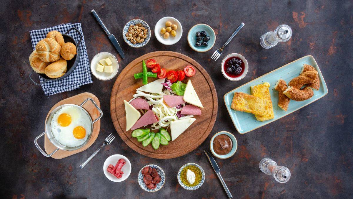 Kahvaltı gerçekten önemli mi? Kahvaltı zayıflatıyor mu? Kahvaltı yapmamak kilo verdirir mi? Zayıflatan kahvaltı