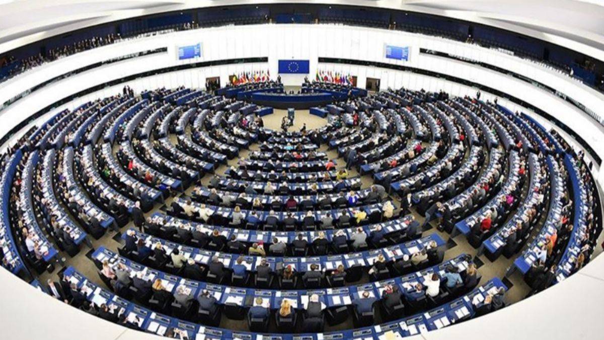 AB, Putin'i enerjiyi silah olarak kullanmakla suçladı