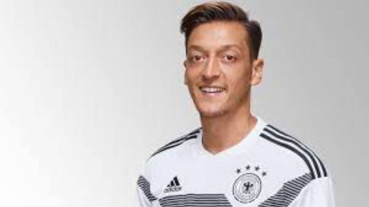 Mesut Özil Kimdir? Mesut Özil hangi takımda oynuyor?