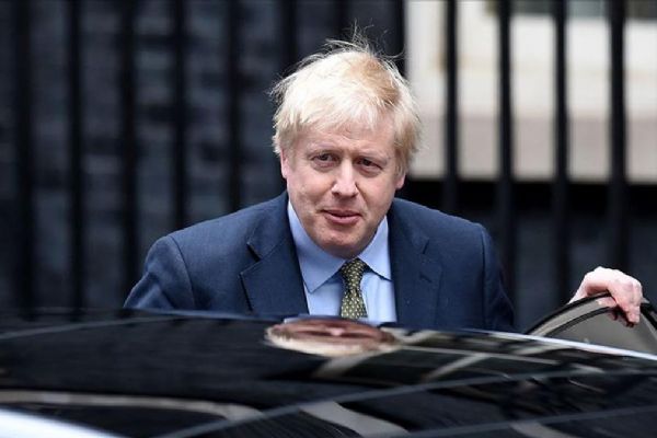 Johnson Kraliçe'ye istifasını sundu