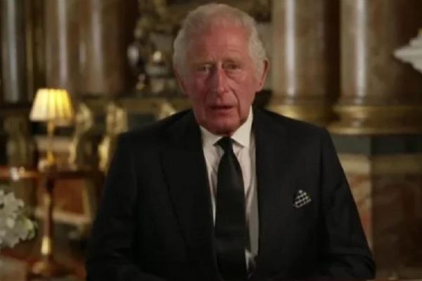 İngiltere Kralı Charles'tan ilk açıklama