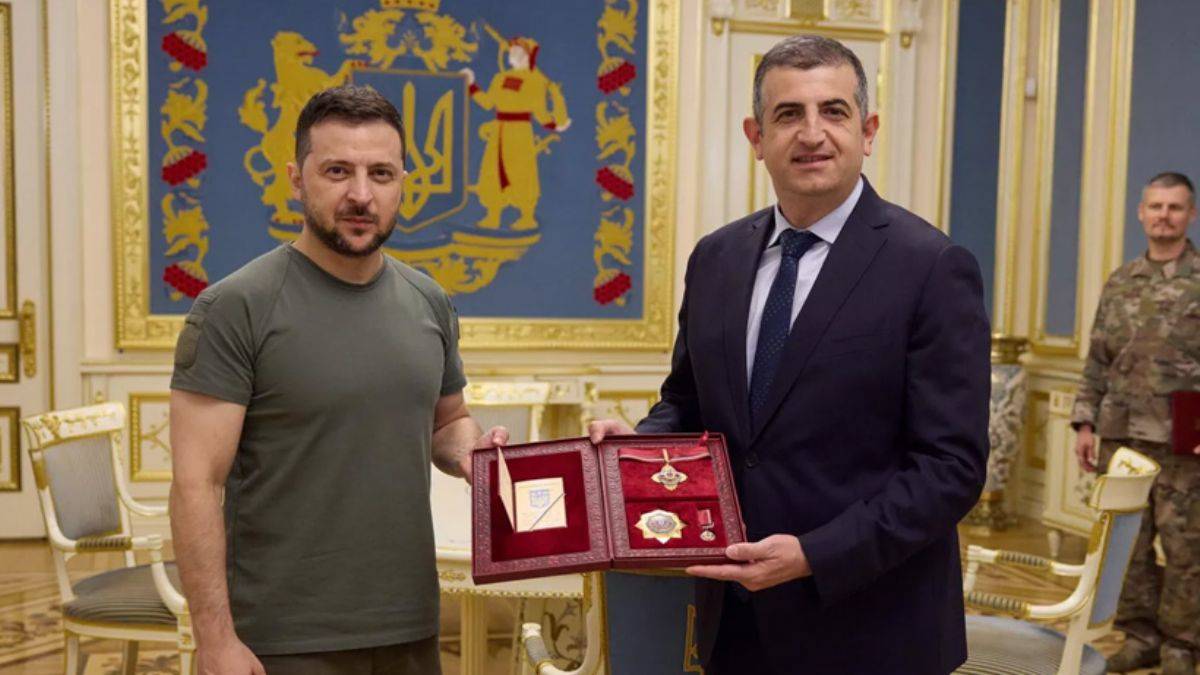 Zelenski'den Haluk Bayraktar'a Devlet Liyakat Nişanı