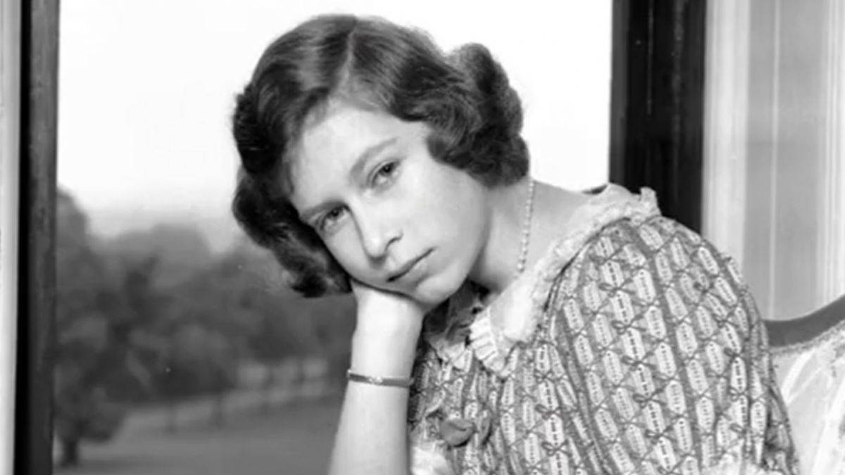 Kraliçe Elizabeth'in doğumundan ölümüne uzanan 96 fotoğraf