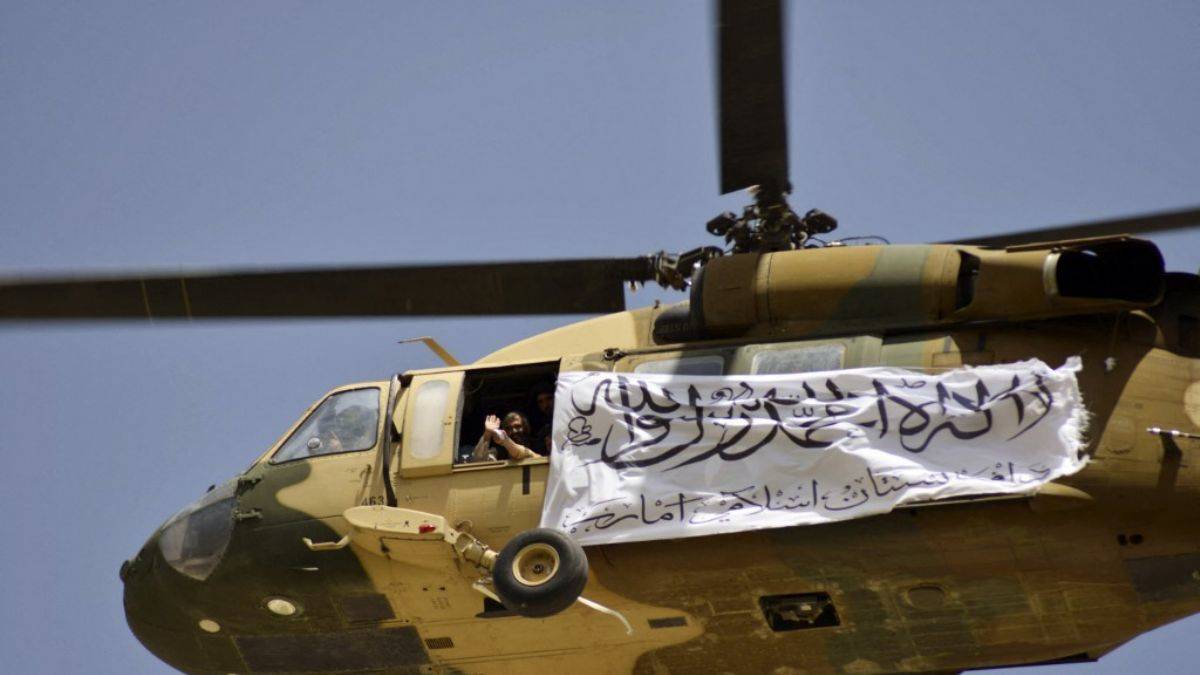 Taliban'ın kullandığı ABD'den kalan helikopter düştü: 3 ölü