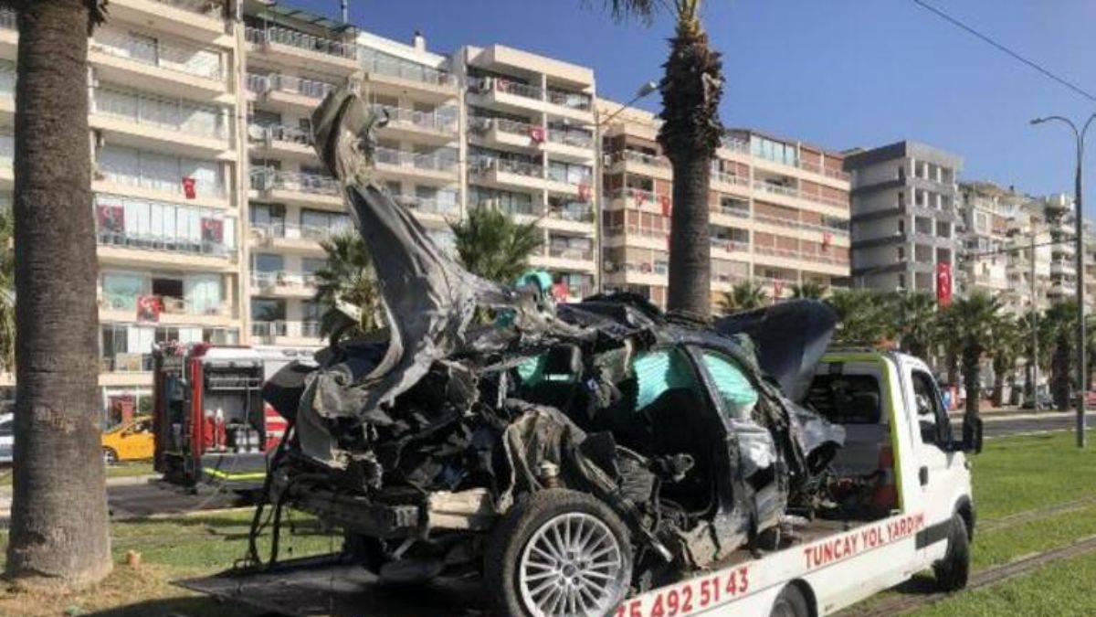 Otomobil ağaca çarptı: 2 ölü, 1 yaralı