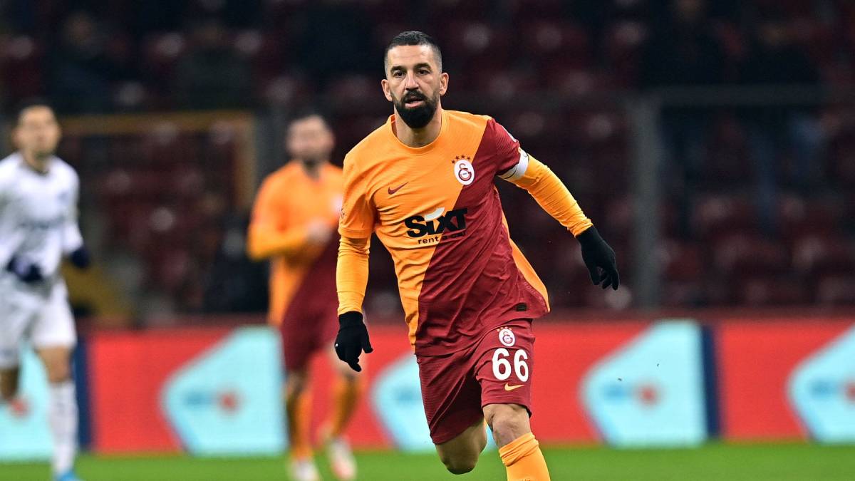 Arda Turan futbolu bıraktı