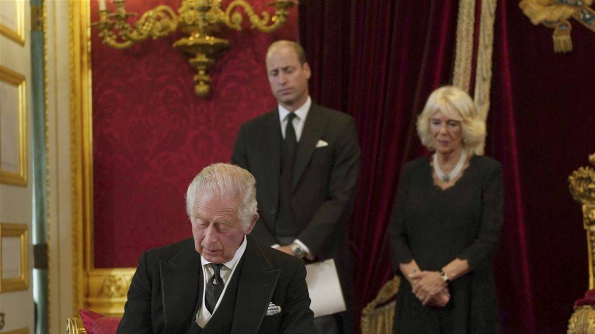 Kral Charles'a biat ettiklerini açıkladılar
