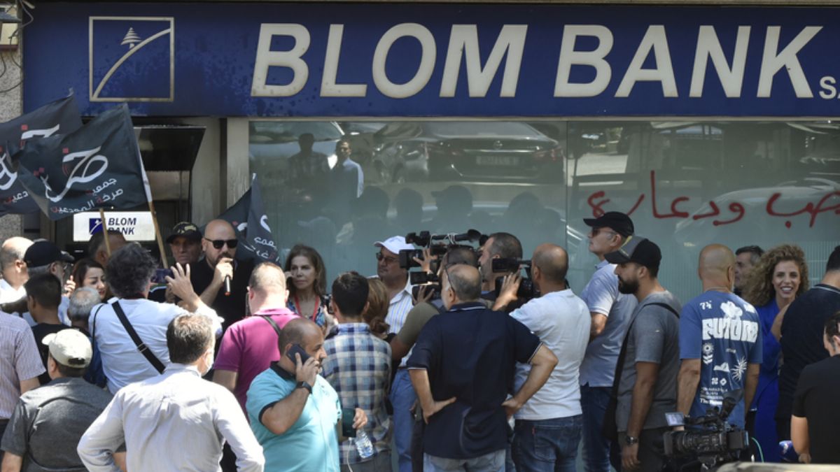 Lübnanlılar bankayı bastı!