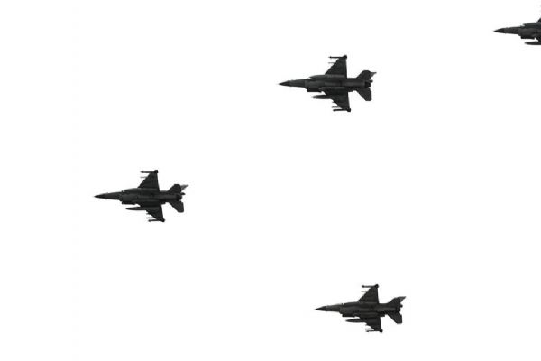 Tayvan: Ada çevresinde Çin'e ait 24 savaş uçağı ve 5 gemi görüldü