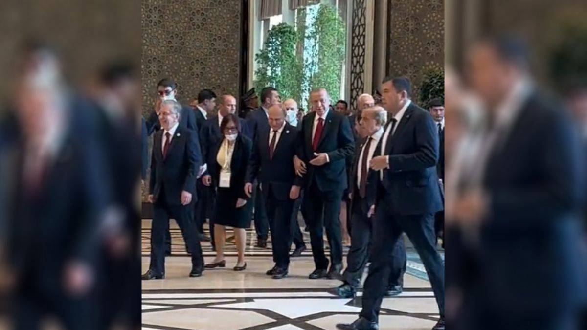 Erdoğan ile Putin'in kol kola yürüdüğü anlar sosyal medyada gündem oldu